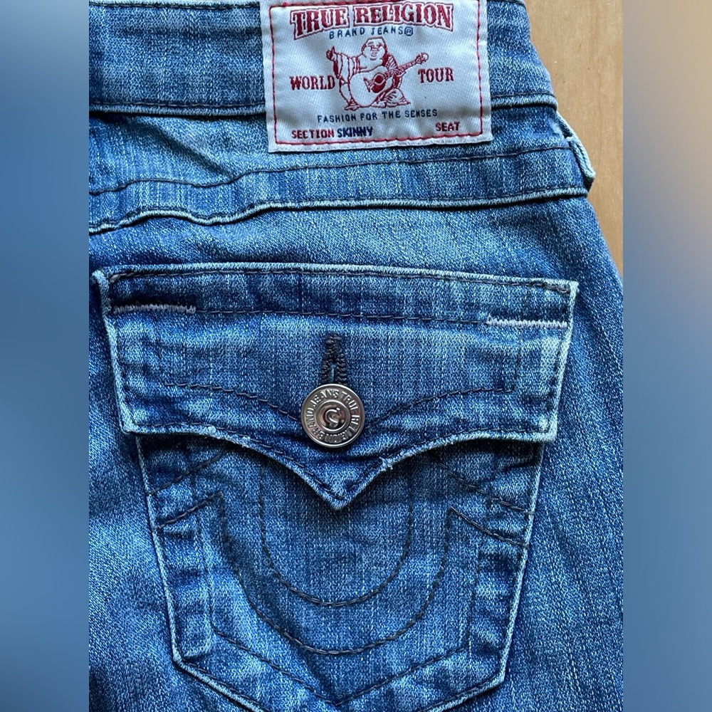 True religion low rise dark wash skinny jeans. Size 26.